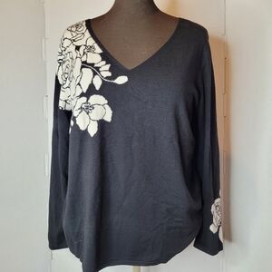 Chico's Size 3 (L) Black and White Floral Accent V Neck Sweater
